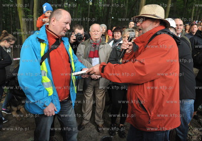 Wyburzanie Mostku Weisera Dawidka na gdanskiej Strzyzy....