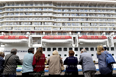 Zawinięcie statku wycieczkowego "Norwegian Getaway"...