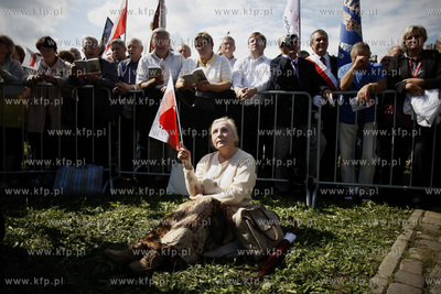 Gdansk. Plac Solidarnosci. Uroczysta msza sw. z okazji...