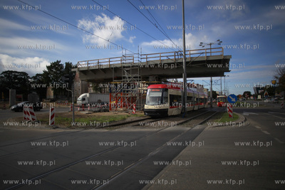 Gdansk. Budowa wiaduktu nad ul Grunwaldzka, ktory ma...