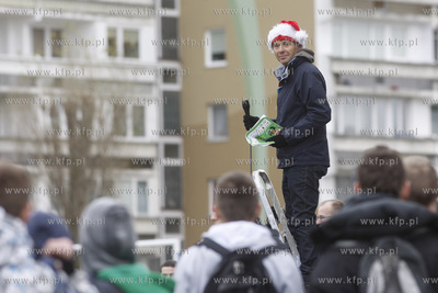 Gdansk Zaspa. Pilkarski turniej dzikich druzyn Do przerwy...