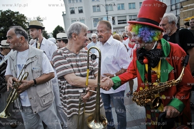 Parada jazzowa otwierajaca Sopot Molo Jazz Festival...