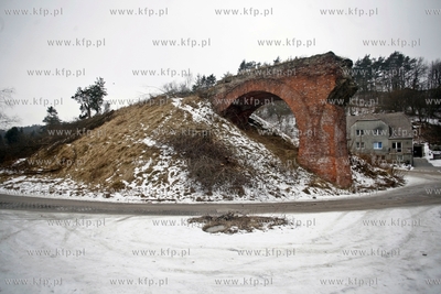 Gdansk. Wycinka drzew na trasie budowanej Kolei Metropolitalnej...