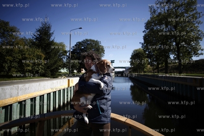 Rejs Pętlą Żuławską lodzią Wojtanna. Nz. śluza...
