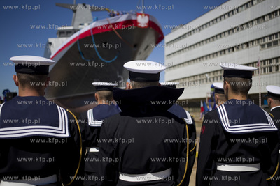 Stocznia Marynarki Wojennej w Gdyni. Wodowanie i chrzest...