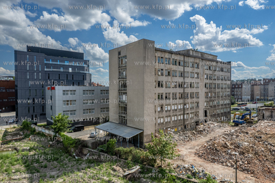 Wyburzanie kompleksu dawnego zespołu leczniczo-zabiegowego...