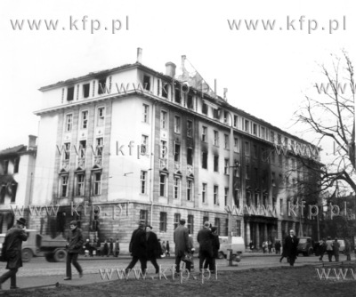 Gmach KW PZPR w Gdansku, spalony podczas wydarzen "grudnia...