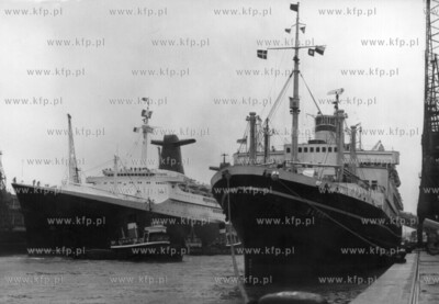 Polski transatlantyk Batory i francuski France. 1960...