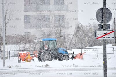 Odśnieżanie chodników na Ujeścisku na ul. Lawendowe...