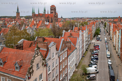 Widok na Gdańsk i ul. szeroką z Żurawia. Po lewej...