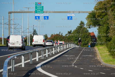 Ekostrada - nowa droga rowerowa w al. Armii Krajowej...