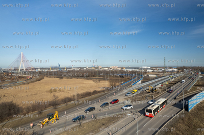 Estakada na ul. Elbląskiej nad Trasą Sucharskiego...