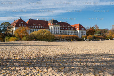 Sopot. Jesienna plaża.Nz. Grand Hotel.  25.10.2021...