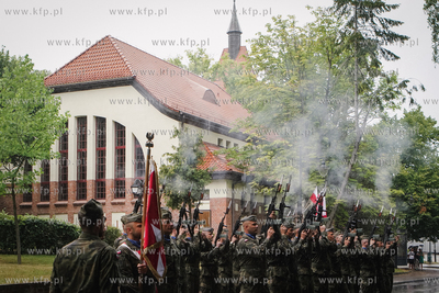Sopot. Obchody Święta Wojska Polskiego pod pomnikiem...