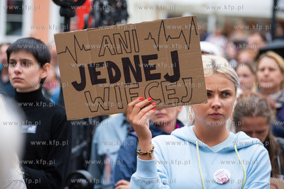 Gdańsk, okolice Dworu Artusa. Ani Jednej Więcej!...