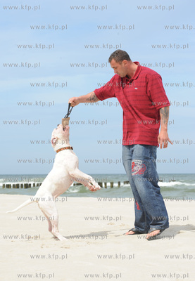 Przemyslaw Saleta ze swoim psem Milky Way, 8-miesieczna...