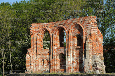 Trzesacz. Sciana S romansko-gotyckiego kosciola sw....