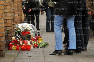 Zaloba narodowa po katastrofie prezydenckiego samolotu...