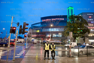 Gdansk Wrzeszcz. Ewakuacja Centrum Hadlowego Galeria...