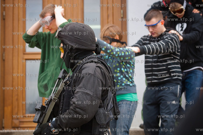 Gdansk. Wspolne cwiczenia grupy antyterrorystycznej...