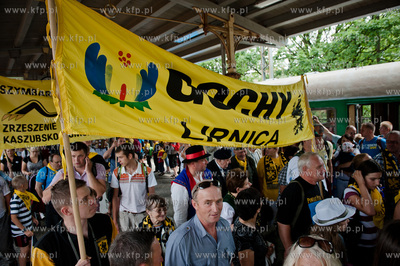 Sopot. Dworzec PKP. Pociag Transcassubia przywozl grupy...