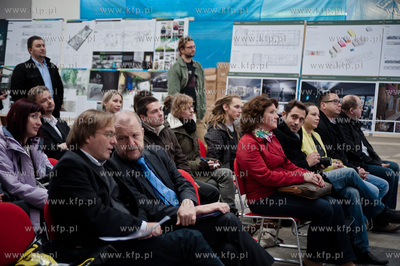 Gdynia. Magazyn Tranzytowy Dworca Morskiego. Ogloszenie...