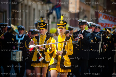 Gdansk. Ul. Dluga. Korowod Pol Nadziei z udzialem Orkiestry...
