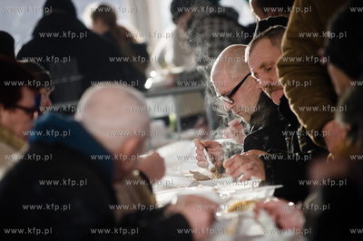 Gdansk. Targ Weglowy. XVIII Wigilia dla ubogich, samotnych...