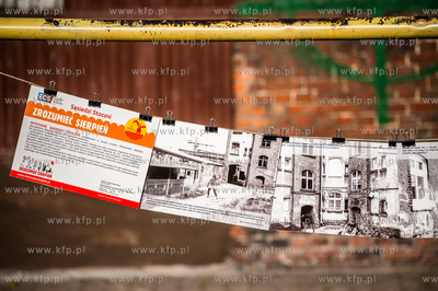 Gdansk. Podworko ulic Robotniczej i Jana z Kolna. Sasiedzi...