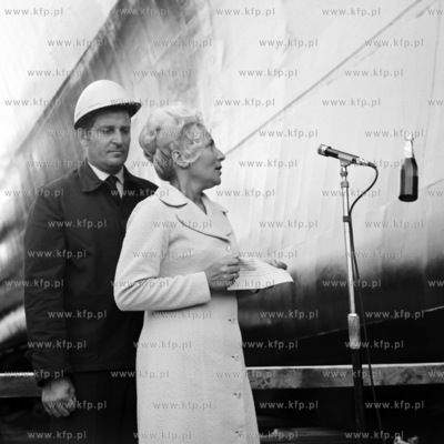 Wodowanie ms Halniak w Stoczni Gdańskiej im. Lenina....