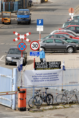 Stocznia Gdynia SA. n/z hasla stoczniowej Solidarnosci...