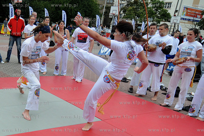 Pokazy brazylijskiej sztuki walki capoeiry na Placu...
