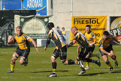 Stadion GOSiR w Gdyni. Dramatyczny mecz rugdy pomiedzy...