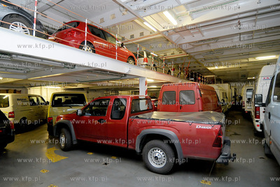Gdynia. Do nabrzeza w Baltyckim Terminalu Kontenerowym...