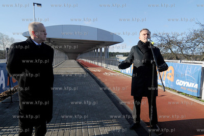 Otwarcie kladki nad torami w Gdyni Redlowie. Konstrukcja...