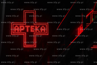 Gdansk, neon apteki przy ul. Kartuskiej. 14.11.2009...