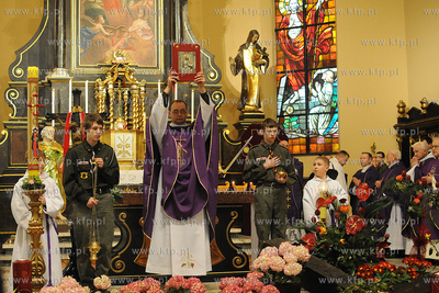 Wejherowo. W Kosciele Parafialnym Sw. Trojcy przy Rynku...