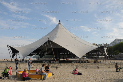 Na plazy w Srodmiesciu Gdyni ruszyl montaz gigantycznego...