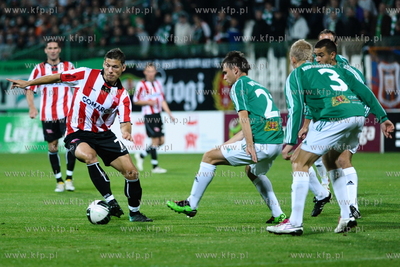 Lechia Gdansk  w ramach rozgrywek ekstraklasy pokonuje...