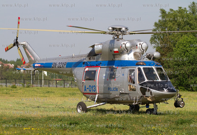 Gdansk, Zlota Karczma. Nz. Smiglowiec PZL W-3A Sokol...