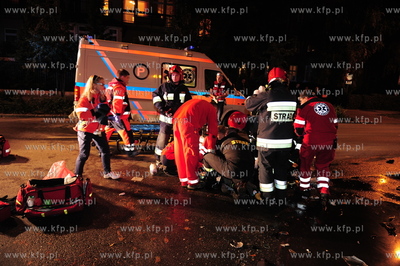 Sopot. Ul. Powstancow warszawy k. hotelu Grand. Samochod...