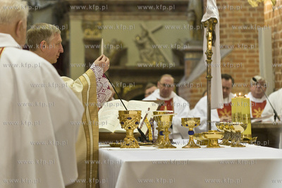 Msza Krzyzma w katedrze pelplinskiej sprawowana przez...