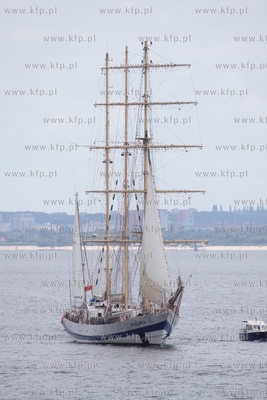 Obchody Dni Morza 2013. Nz. zaglowiec Pogoria  30.06.2013...