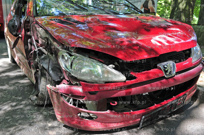 Sopot. Ul. Sepia. Wypadek samochodu Peugeot 206.  Samochod...