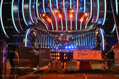 Gdynia - Skwer Kosciuszki. Dzien i noc trwaja prace...