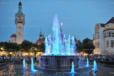 Sopot. Skwer Kuracyjny k. Molo. Fontanna. Pokaz dla...