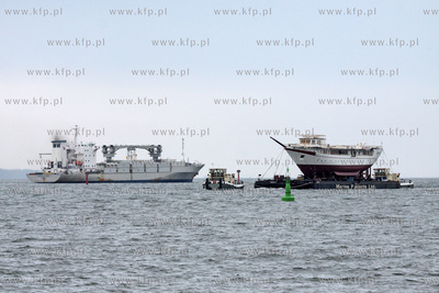Transport kadluba do portu wewnetrzego w Gdansku szkolnego...