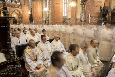 Pelplin. Msza Swieta Krzyzma w Wielki Czwartek w Bazylice...