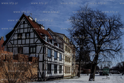 Gdańsk. Domu i fragmenty starego muru przy ul. Za...