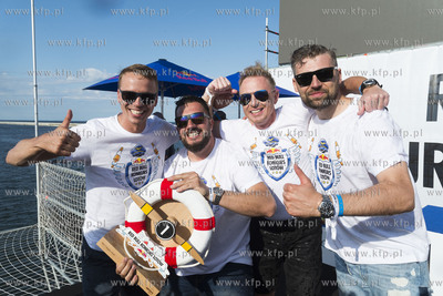 Red Bull Konkurs Lotów w Gdyni. Nz. Zwycięska drużyna...